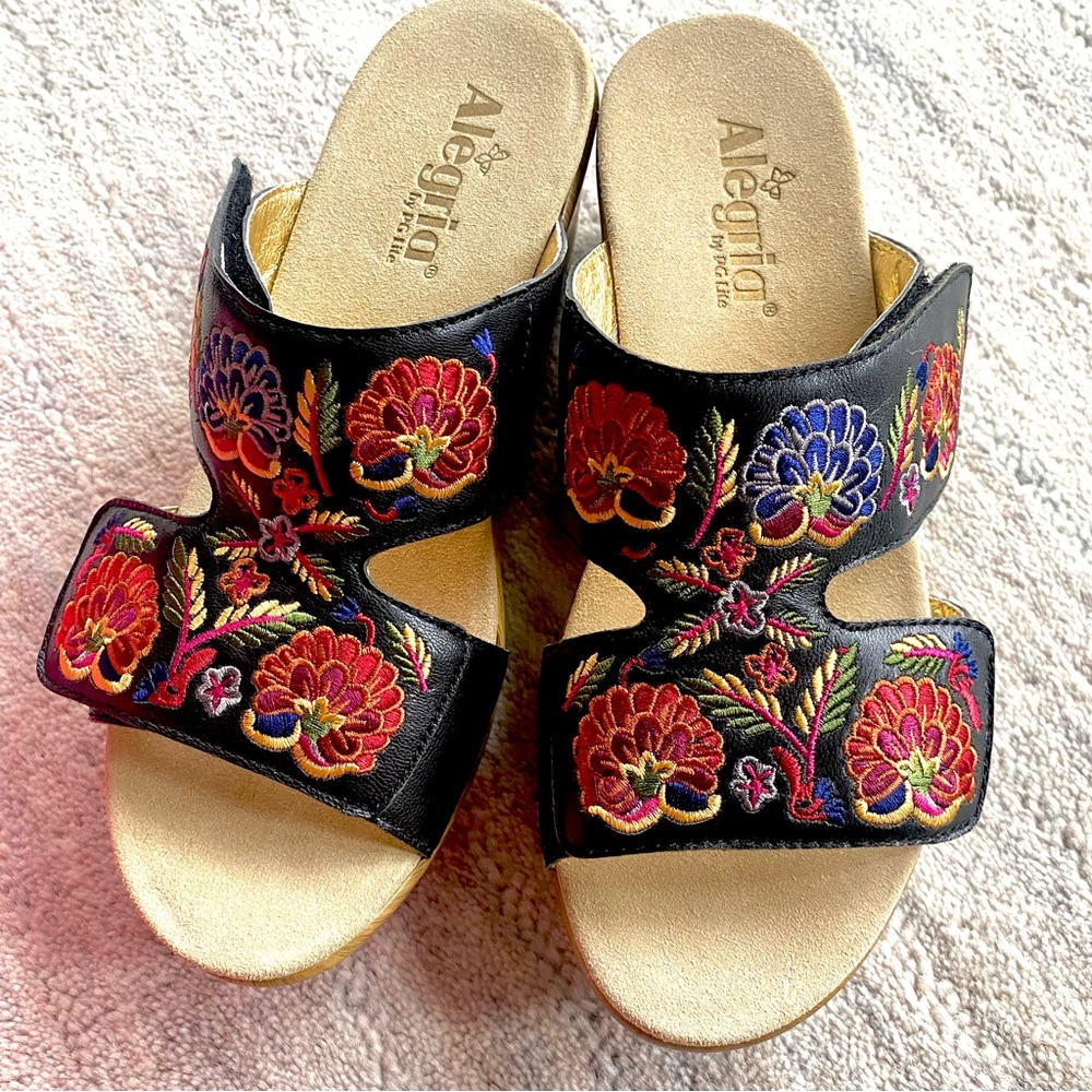 NIB NEW Alegria by PG Lite Linn Black Needles and Pins Embroidered Wedge Sandals - Picture 4 of 14